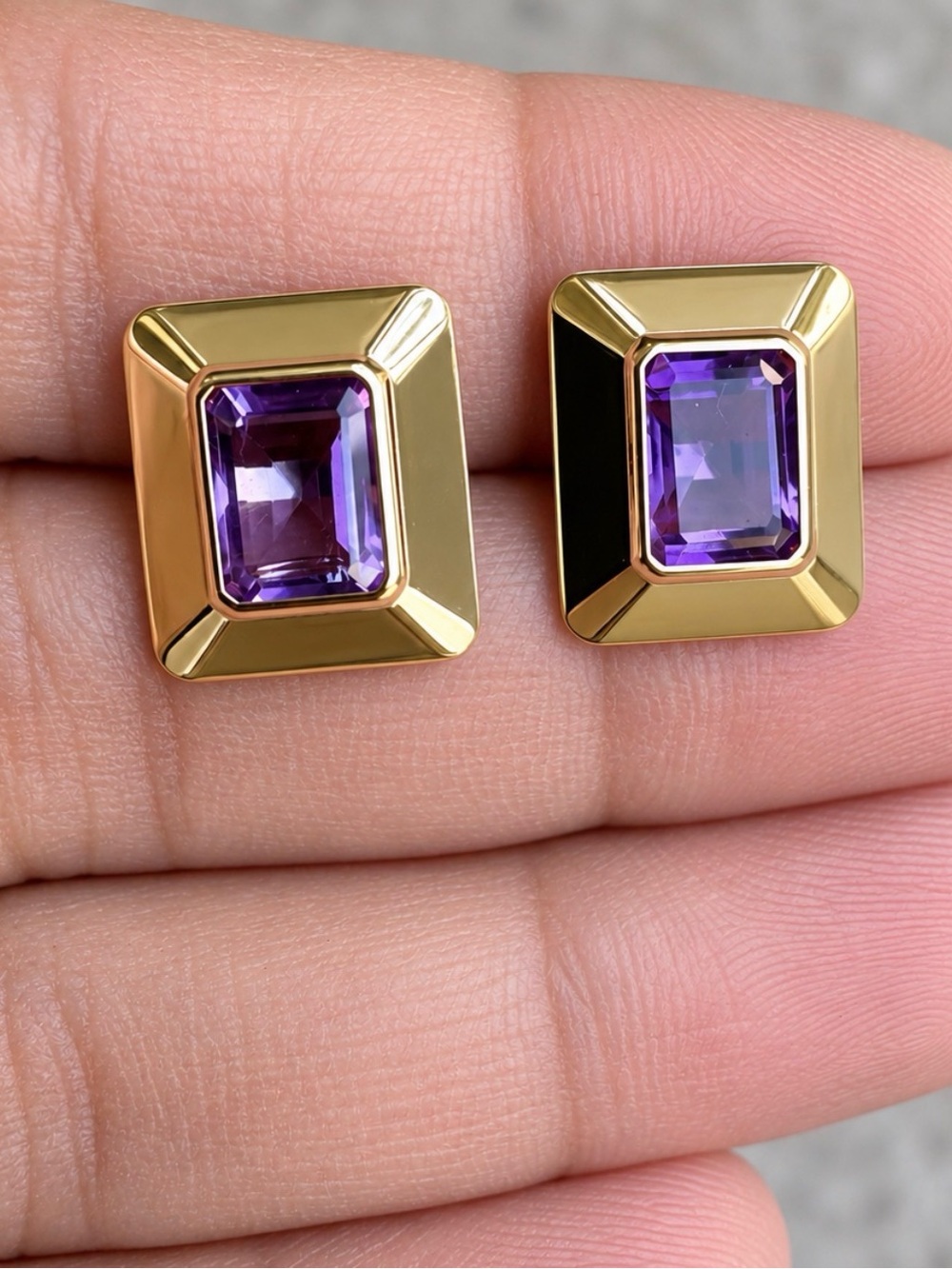 Vintage 14K Gold Stud Earrings with Purple amethyst Gemstones, pushback